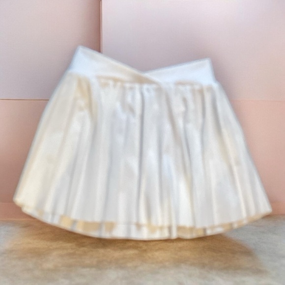 🤍 TNA Aritzia White Pleated Mini Skirt Sz XS | Tennis Skirt Style | MSRP $68 - Picture 2 of 3